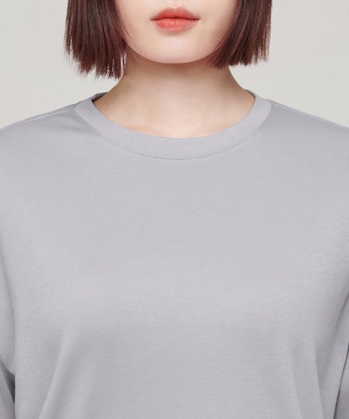 MUSINSA STANDARD WOMAN（ムシンサスタンダードウーマン）の「ウィメンズリラックスフィットクルーネックTシャツ[パープルグレー]（Tシャツ/カットソー・レディース・その他・SMALL/MEDIUM/LARGE/X-SMALL）」の3枚目の写真