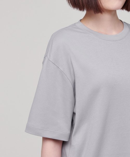 MUSINSA STANDARD WOMAN（ムシンサスタンダードウーマン）の「ウィメンズリラックスフィットクルーネックTシャツ[パープルグレー]（Tシャツ/カットソー・レディース・その他・SMALL/MEDIUM/LARGE/X-SMALL）」の5枚目の写真