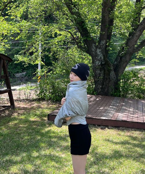 SINOON(シヌーン)の「ROUND SHIRRING T-SHIRT (MELANGE GREY)(Tシャツ/カットソー・レディース・グレー・FREE)」の6枚目の写真