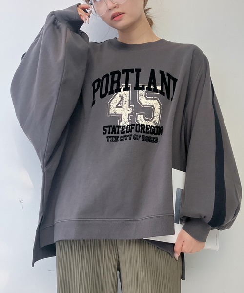 AS KNOW AS plus(アズノゥアズプラス)の「♪袖ライン ナンバー カレッジロゴスウェットプルオーバー(スウェット・レディース・チャコールグレー/ブラウン/オートミール・FREE)」の4枚目の写真