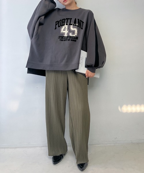 AS KNOW AS plus(アズノゥアズプラス)の「♪袖ライン ナンバー カレッジロゴスウェットプルオーバー(スウェット・レディース・チャコールグレー/ブラウン/オートミール・FREE)」の10枚目の写真