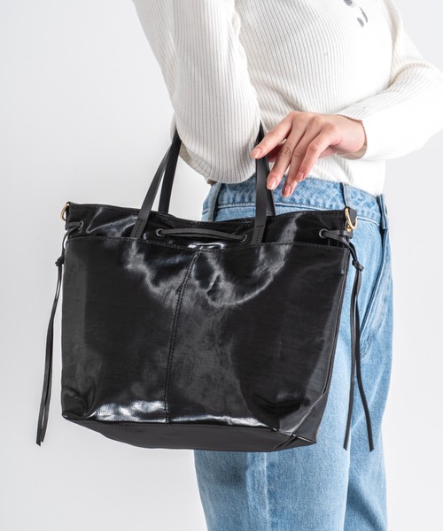 Jack Gomme(ジャックゴム)の「【JACK GOMME】ショルダーバッグ EMY Sac cabas(ショルダーバッグ・レディース・ブラック/ライラック/クリーム/シルバー/ネイビー/ダークグリーン・FREE)」の2枚目の写真