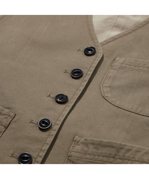 PENFIELD(ペンフィールド)の「ウィメンズシグネチャーフェイデッドコットンメディーバルベストベージュ_FR2WV01F(ベスト・レディース・ベージュ・SMALL/MEDIUM)」の5枚目の写真