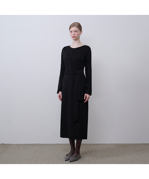 MICANE(ミケーネ)の「キャッシュストラップロングドレス(ワンピース・レディース・ライトベージュ/ブラック・LARGE/X-LARGE/XX-LARGE/SMALL/MEDIUM)」の2枚目の写真