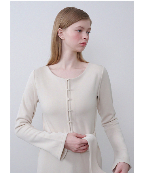 MICANE(ミケーネ)の「キャッシュストラップロングドレス(ワンピース・レディース・ライトベージュ/ブラック・LARGE/X-LARGE/XX-LARGE/SMALL/MEDIUM)」の6枚目の写真