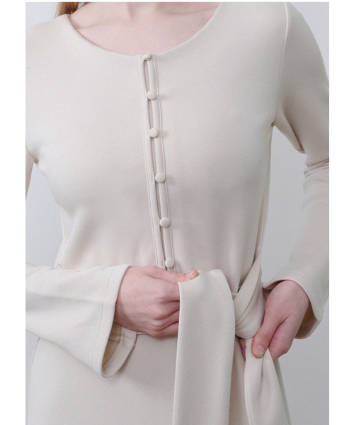 MICANE(ミケーネ)の「キャッシュストラップロングドレス(ワンピース・レディース・ライトベージュ/ブラック・LARGE/X-LARGE/XX-LARGE/SMALL/MEDIUM)」の9枚目の写真