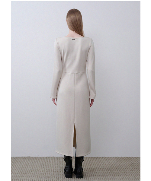 MICANE(ミケーネ)の「キャッシュストラップロングドレス(ワンピース・レディース・ライトベージュ/ブラック・LARGE/X-LARGE/XX-LARGE/SMALL/MEDIUM)」の11枚目の写真