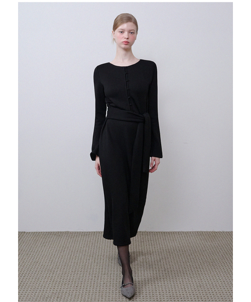 MICANE(ミケーネ)の「キャッシュストラップロングドレス(ワンピース・レディース・ライトベージュ/ブラック・LARGE/X-LARGE/XX-LARGE/SMALL/MEDIUM)」の13枚目の写真