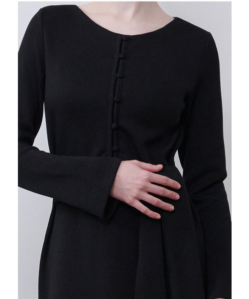 MICANE(ミケーネ)の「キャッシュストラップロングドレス(ワンピース・レディース・ライトベージュ/ブラック・LARGE/X-LARGE/XX-LARGE/SMALL/MEDIUM)」の15枚目の写真