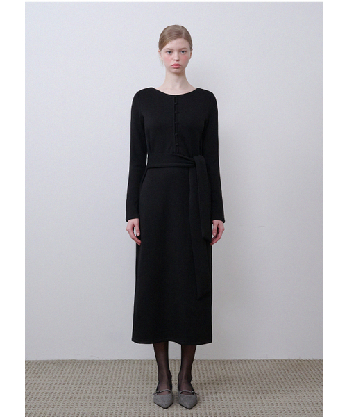 MICANE(ミケーネ)の「キャッシュストラップロングドレス(ワンピース・レディース・ライトベージュ/ブラック・LARGE/X-LARGE/XX-LARGE/SMALL/MEDIUM)」の16枚目の写真