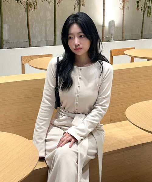 MICANE(ミケーネ)の「キャッシュストラップロングドレス(ワンピース・レディース・ライトベージュ/ブラック・LARGE/X-LARGE/XX-LARGE/SMALL/MEDIUM)」の19枚目の写真