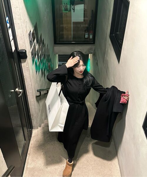 MICANE(ミケーネ)の「キャッシュストラップロングドレス(ワンピース・レディース・ライトベージュ/ブラック・LARGE/X-LARGE/XX-LARGE/SMALL/MEDIUM)」の20枚目の写真