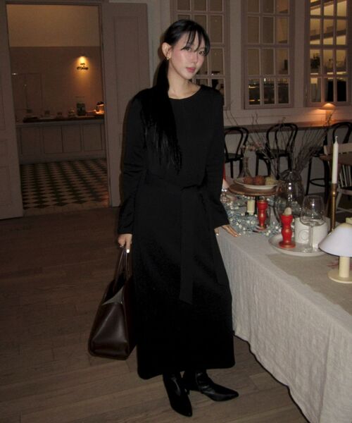 MICANE(ミケーネ)の「キャッシュストラップロングドレス(ワンピース・レディース・ライトベージュ/ブラック・LARGE/X-LARGE/XX-LARGE/SMALL/MEDIUM)」の21枚目の写真