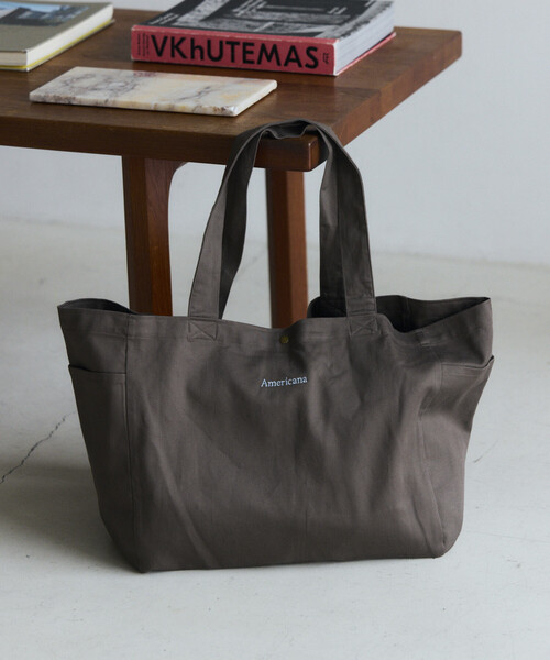 AMERICANA(アメリカーナ)の「Americana × Firsthand/アメリカーナ 別注 エンブロイダリー トート L / サイドポケット付き トートバッグ / A4収納可能(トートバッグ・レディース・ダークブラウン/ピンク/レモンイエロー/ブルーグリーン・FREE)」の1枚目の写真