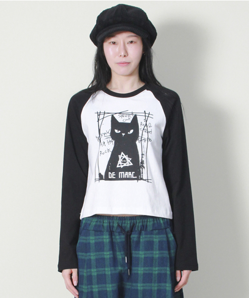 DEMARC(ドゥマーク)の「ボスキャット ラグランセミクロップ長袖Tシャツ アイボリー&ブラック(Tシャツ/カットソー・レディース・その他・MEDIUM/LARGE)」の2枚目の写真