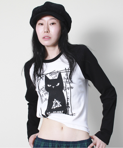 DEMARC(ドゥマーク)の「ボスキャット ラグランセミクロップ長袖Tシャツ アイボリー&ブラック(Tシャツ/カットソー・レディース・その他・MEDIUM/LARGE)」の9枚目の写真