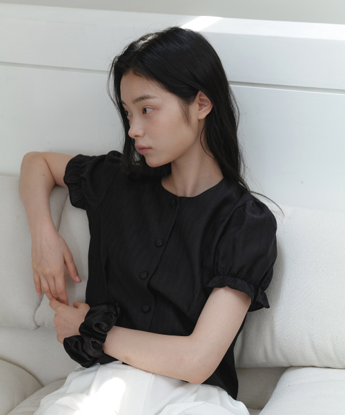 YUPPE(ヨッペ)の「SOFT SHIRRING SHIRT_BLACK(シャツ/ブラウス・レディース・その他・FREE)」の3枚目の写真