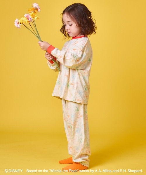 pairmanon（ペアマノン）の「【くまのプーさん】ユニセックス 総柄 上下セット パジャマ（ルームウェア/パジャマ・キッズ・ライトベージュ・100/110/120/130/80/90）」の2枚目の写真