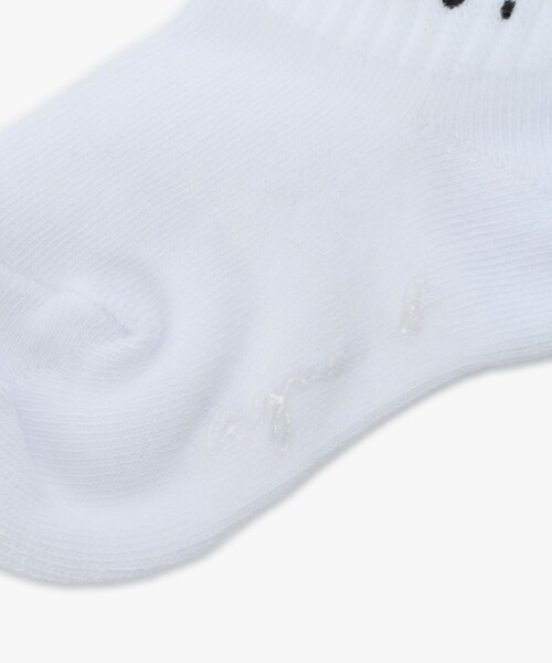 agnes b.(アニエスベー)の「ベビー "b." ロゴ ラインソックス(タイツ/ストッキング・キッズ・ホワイト・1/2)」の3枚目の写真