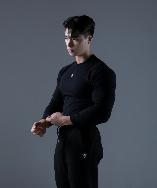 CARMID(カミド)の「ロングスリーブマッスルフィットグローリー長袖Tシャツ(Tシャツ/カットソー・メンズ・その他・1/2)」の2枚目の写真
