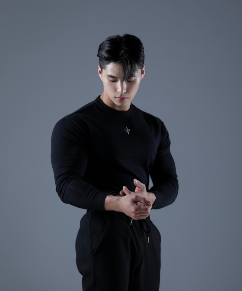 CARMID(カミド)の「ロングスリーブマッスルフィットグローリー長袖Tシャツ(Tシャツ/カットソー・メンズ・その他・1/2)」の4枚目の写真