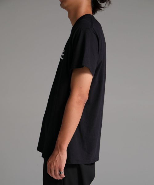 DELUXE(デラックス)の「DELUXE LOGO TEE(Tシャツ/カットソー・メンズ・ブラック/ホワイト・SMALL/X-LARGE/LARGE/MEDIUM)」の6枚目の写真