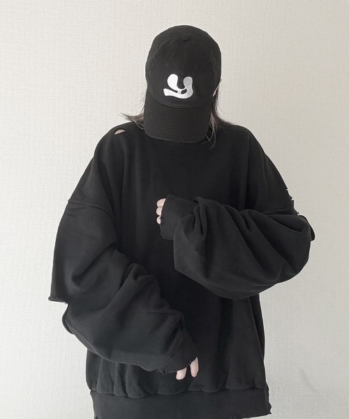 YACA(ヤーカ)の「Cutting Damage Sweat/カッティングダメージスウェット【unisex item】(スウェット・レディース・ブラック/グレー/ホワイト・FREE)」の2枚目の写真