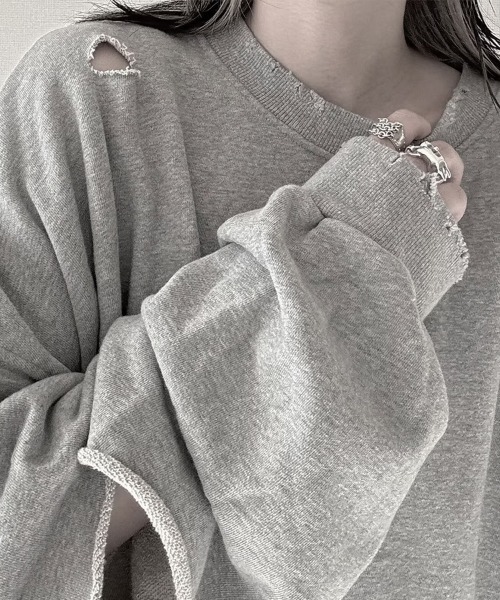 YACA(ヤーカ)の「Cutting Damage Sweat/カッティングダメージスウェット【unisex item】(スウェット・レディース・ブラック/グレー/ホワイト・FREE)」の4枚目の写真