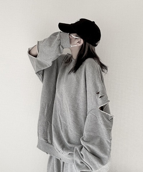 YACA(ヤーカ)の「Cutting Damage Sweat/カッティングダメージスウェット【unisex item】(スウェット・レディース・ブラック/グレー/ホワイト・FREE)」の7枚目の写真