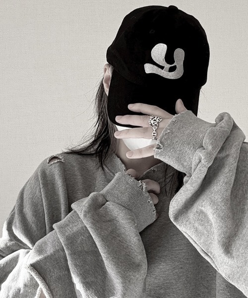 YACA(ヤーカ)の「Cutting Damage Sweat/カッティングダメージスウェット【unisex item】(スウェット・レディース・ブラック/グレー/ホワイト・FREE)」の8枚目の写真