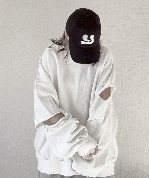 YACA(ヤーカ)の「Cutting Damage Sweat/カッティングダメージスウェット【unisex item】(スウェット・レディース・ブラック/グレー/ホワイト・FREE)」の10枚目の写真