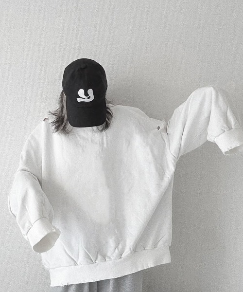 YACA(ヤーカ)の「Cutting Damage Sweat/カッティングダメージスウェット【unisex item】(スウェット・レディース・ブラック/グレー/ホワイト・FREE)」の12枚目の写真