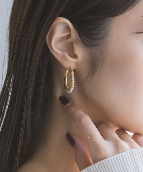 GAS BIJOUX（ガスビジュー）の「Gas Bijoux/ガス ビジュー マザーオブパールフープピアス（ピアス（両耳用）・レディース・ゴールド・FREE）」の2枚目の写真