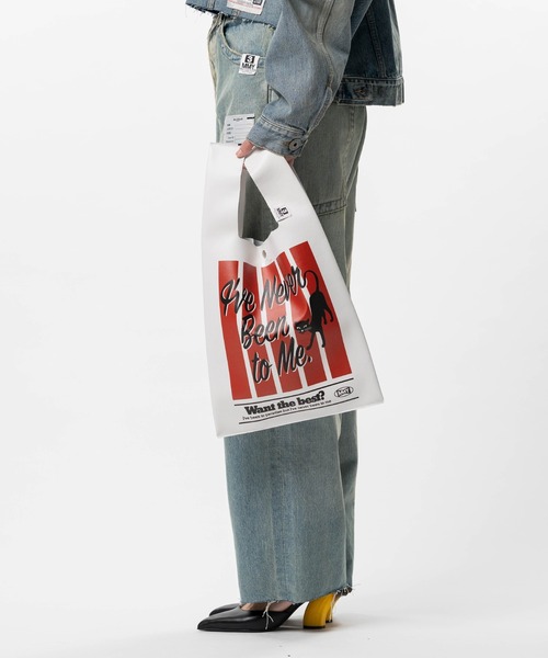 Maison MIHARA YASUHIRO(メゾンミハラヤスヒロ)の「Cat Print Leather Shopping Bag(ショルダーバッグ・メンズ・ホワイト/ブラック・FREE)」の4枚目の写真