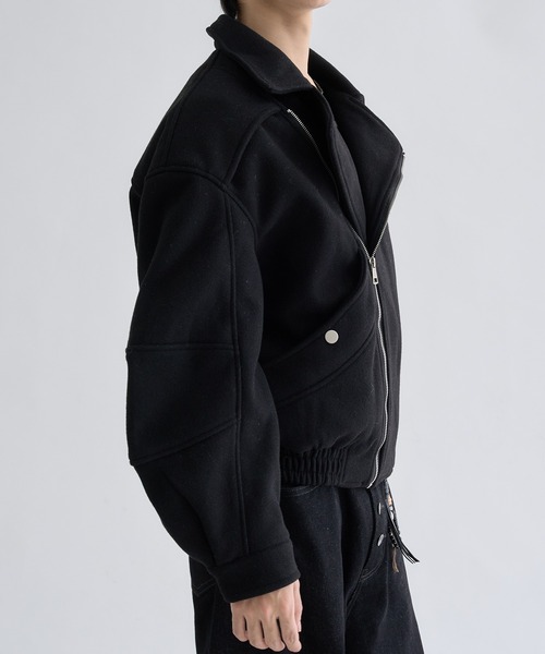 EPNK（イーピーエヌケー）の「2-Way Piping Asym Coat / 2wayパイピングアシメコート（ブルゾン・メンズ・ブラック/グレー・SMALL/MEDIUM/LARGE）」の7枚目の写真