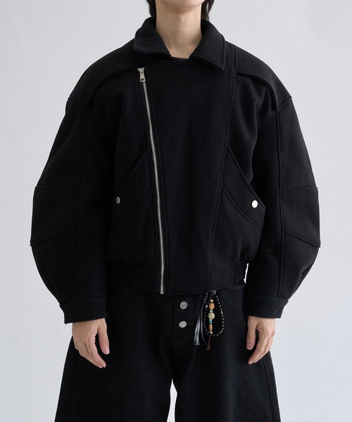 EPNK（イーピーエヌケー）の「2-Way Piping Asym Coat / 2wayパイピングアシメコート（ブルゾン・メンズ・ブラック/グレー・SMALL/MEDIUM/LARGE）」の10枚目の写真