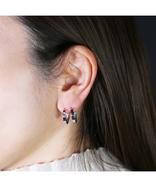 JAM HOME MADE（ジャムホームメイド）の「フラットダブル ダイヤモンド ピアス M シルバー（ピアス（両耳用）・メンズ・シルバー・ONE SIZE）」の3枚目の写真