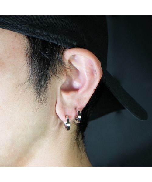 JAM HOME MADE（ジャムホームメイド）の「フラットダブル ダイヤモンド ピアス M シルバー（ピアス（両耳用）・メンズ・シルバー・ONE SIZE）」の2枚目の写真