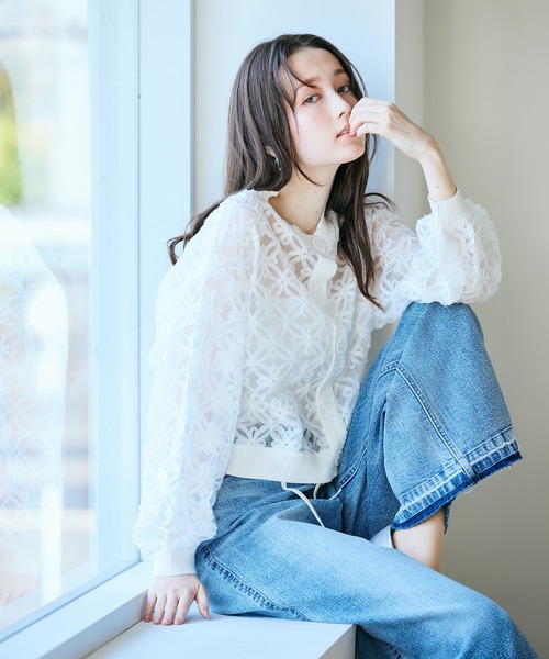Audie a Muses（オーディアミューズ）の「フラワー立体刺繍ブラウスカーディガン（カーディガン/ボレロ・レディース・ブラック/オフホワイト・38/42）」の5枚目の写真