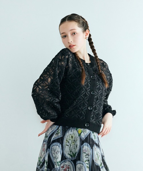 Audie a Muses（オーディアミューズ）の「フラワー立体刺繍ブラウスカーディガン（カーディガン/ボレロ・レディース・ブラック/オフホワイト・38/42）」の18枚目の写真