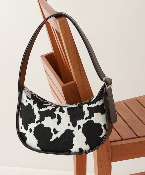 RAGEBLUE(レイジブルー)の「カーブフレームミニショルダーバッグ(ショルダーバッグ・レディース・ブラック/ブラウン系/イエロー・FREE)」の2枚目の写真