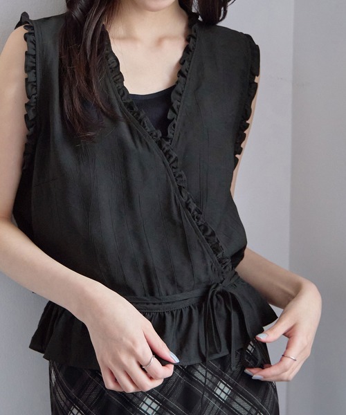 CHAN ME(チャンミ)の「カシュクールフリルブラウス(シャツ/ブラウス・レディース・ネイビー/ブラック/アイボリー・X-LARGE/LARGE/MEDIUM)」の2枚目の写真