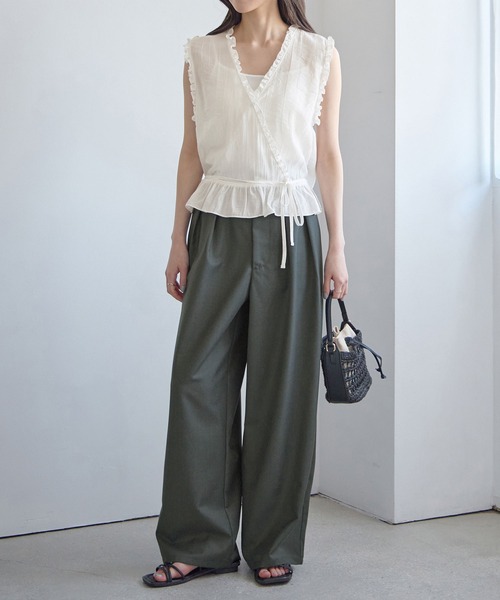 CHAN ME(チャンミ)の「カシュクールフリルブラウス(シャツ/ブラウス・レディース・ネイビー/ブラック/アイボリー・X-LARGE/LARGE/MEDIUM)」の4枚目の写真