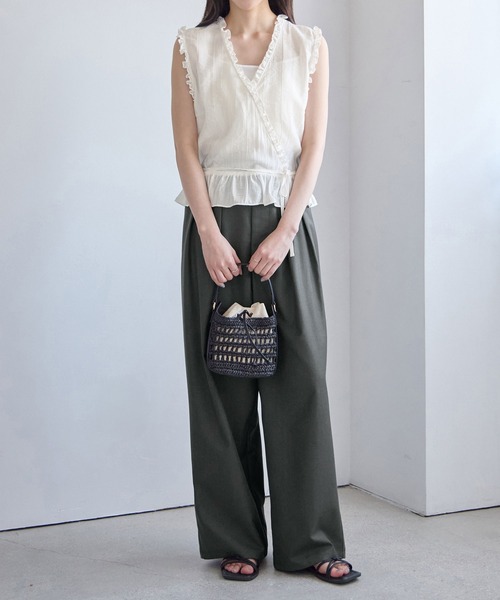 CHAN ME(チャンミ)の「カシュクールフリルブラウス(シャツ/ブラウス・レディース・ネイビー/ブラック/アイボリー・X-LARGE/LARGE/MEDIUM)」の5枚目の写真