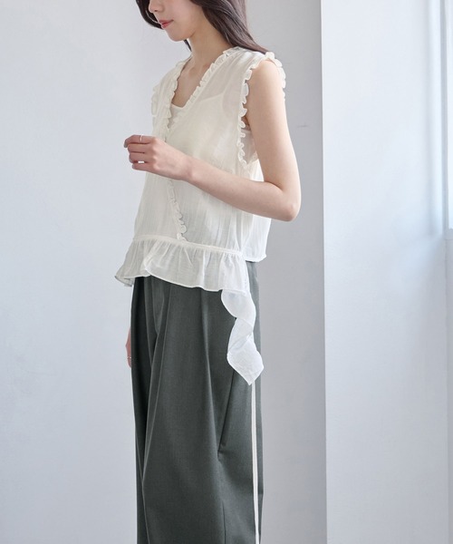 CHAN ME(チャンミ)の「カシュクールフリルブラウス(シャツ/ブラウス・レディース・ネイビー/ブラック/アイボリー・X-LARGE/LARGE/MEDIUM)」の9枚目の写真