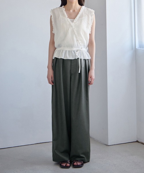 CHAN ME(チャンミ)の「カシュクールフリルブラウス(シャツ/ブラウス・レディース・ネイビー/ブラック/アイボリー・X-LARGE/LARGE/MEDIUM)」の12枚目の写真