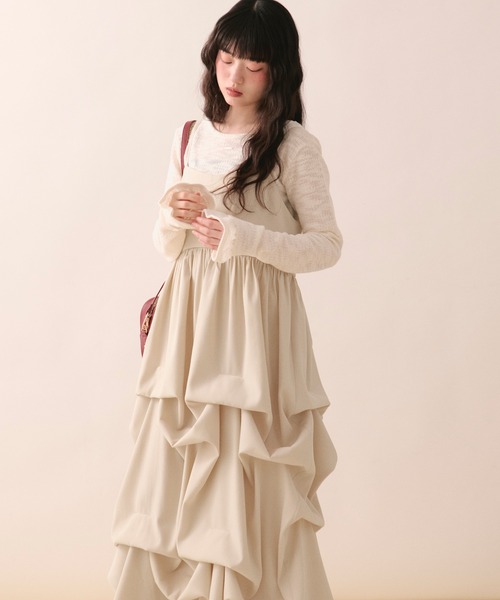 loin nuit（ロワンニュイ）の「tuck volume cami onepiece / タックボリュームキャミワンピース（ワンピース・レディース・グレー/サンドベージュ・FREE）」の2枚目の写真