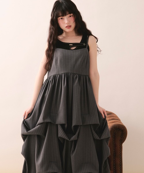 loin nuit（ロワンニュイ）の「tuck volume cami onepiece / タックボリュームキャミワンピース（ワンピース・レディース・グレー/サンドベージュ・FREE）」の4枚目の写真