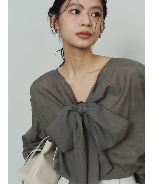 anuans（アニュアンス）の「フロントリボンブラウス（シャツ/ブラウス・レディース・ホワイト系その他/グレイッシュベージュ/ピンクベージュ・FREE）」の4枚目の写真