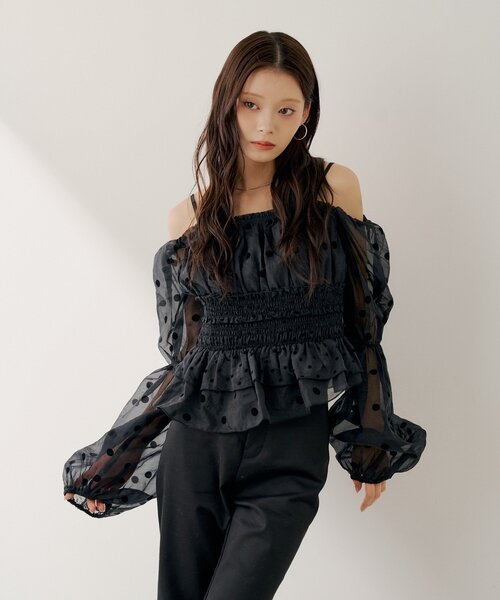 Chico(チコ)の「【SALON by Chico】袖取り外しペプラムギャザードットブラウス(シャツ/ブラウス・レディース・ブラック/ホワイト/ライトベージュ・FREE)」の10枚目の写真